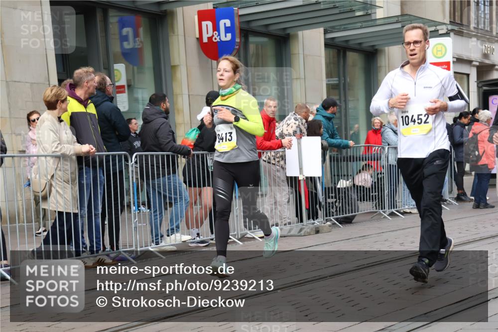 05.10.2025 - 20. swb-Marathon Bremen Strokosch-Dieckow http://msf.ph/oto/9239213 05.10.2025 10:46:42 Ziel 9411, 9413, 9546, 9562, 10452, 10509, 10661, 10750, 10789, 11189, 9411, 9413, 9546, 9562, 10452, 10509, 10661, 10750, 10789, 11189 meine-sportfotos.de