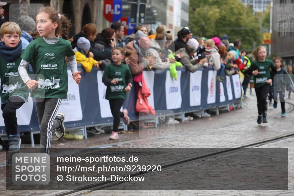 05.10.2025 - 20. swb-Marathon Bremen Strokosch-Dieckow http://msf.ph/oto/9239220 05.10.2025 15:21:29 Ziel  meine-sportfotos.de