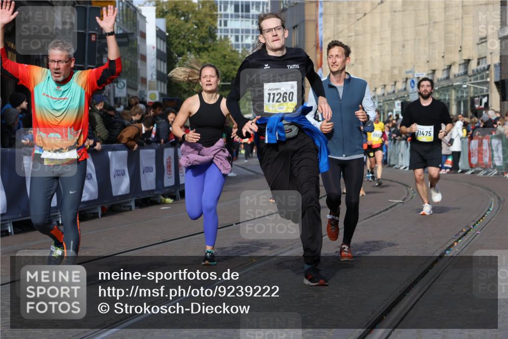 05.10.2025 - 20. swb-Marathon Bremen Strokosch-Dieckow http://msf.ph/oto/9239222 05.10.2025 10:56:36 Ziel 8118, 9266, 9547, 9886, 10008, 10042, 10059, 10644, 10683, 10971, 11100, 11260, 11475, 11691 meine-sportfotos.de