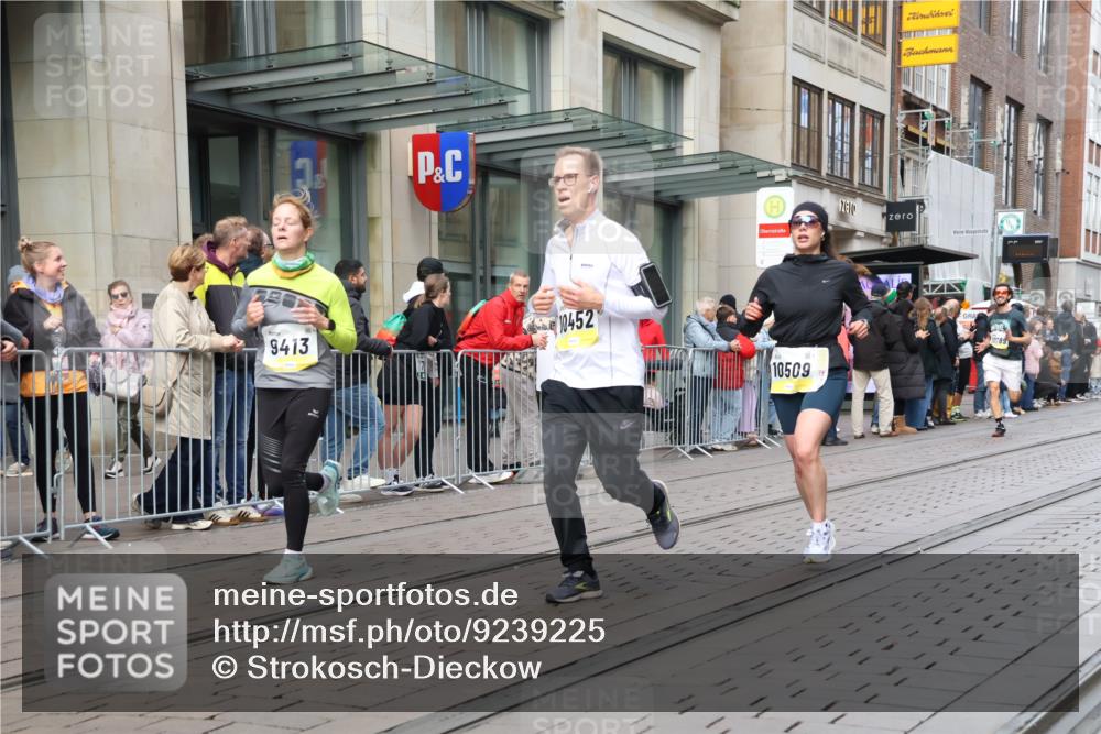 05.10.2025 - 20. swb-Marathon Bremen Strokosch-Dieckow http://msf.ph/oto/9239225 05.10.2025 10:46:42 Ziel 9411, 9413, 9546, 9562, 10452, 10509, 10661, 10750, 10789, 11189, 9411, 9413, 9546, 9562, 10452, 10509, 10661, 10750, 10789, 11189 meine-sportfotos.de