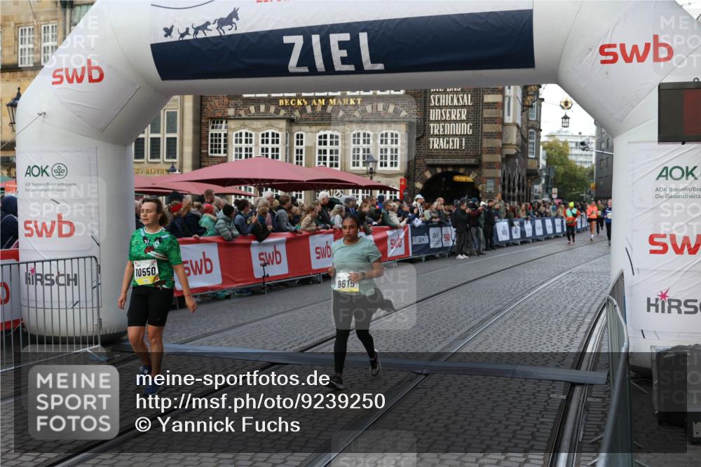 05.10.2025 - 20. swb-Marathon Bremen Yannick Fuchs http://msf.ph/oto/9239250 05.10.2025 11:07:53 Ziel 9615, 10550 meine-sportfotos.de