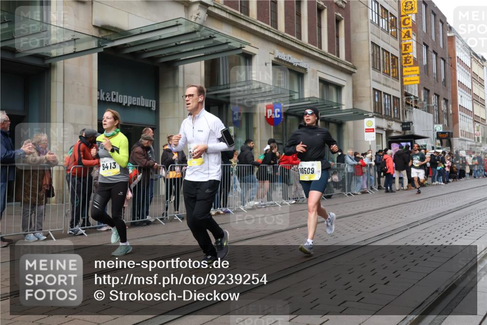 05.10.2025 - 20. swb-Marathon Bremen Strokosch-Dieckow http://msf.ph/oto/9239254 05.10.2025 10:46:43 Ziel 9411, 9413, 9546, 9562, 9711, 10452, 10509, 10661, 10750, 10789, 11189, 9411, 9413, 9546, 9562, 9711, 10452, 10509, 10661, 10750, 10789, 11189 meine-sportfotos.de
