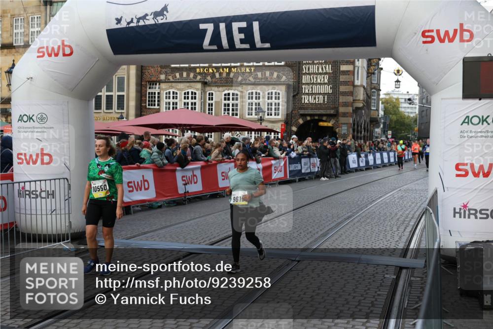 05.10.2025 - 20. swb-Marathon Bremen Yannick Fuchs http://msf.ph/oto/9239258 05.10.2025 11:07:53 Ziel 9615, 10550 meine-sportfotos.de