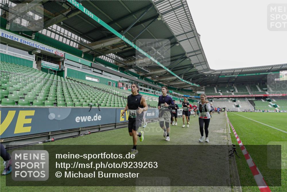 05.10.2025 - 20. swb-Marathon Bremen Michael Burmester http://msf.ph/oto/9239263 05.10.2025 13:03:39 Laufen im Stadion 227, 375, 396, 414, 527, 592, 725, 764, 898, 958, 1067, 1178, 1275, 1331, 1336, 1425, 1469, 1507, 1514, 1568, 1670, 1705, 1836, 1975, 2016, 2339, 2375, 2407, 2567, 2597, 2696, 2791, 2960, 2984, 3019, 3037, 3072, 3147, 3313, 4026, 4053, 4087, 4453, 4462, 4528, 4651, 4767, 4769, 5043, 5137, 5162, 5236, 5410, 5431, 5489, 5523, 5527, 5763, 5867, 5966, 6138, 6145, 6215, 6414, 6417, 6447, 6481, 6529, 6584, 6635, 6666, 7315, 7316, 7540, 7607, 7653, 8375, 293, 721, 2393 meine-sportfotos.de
