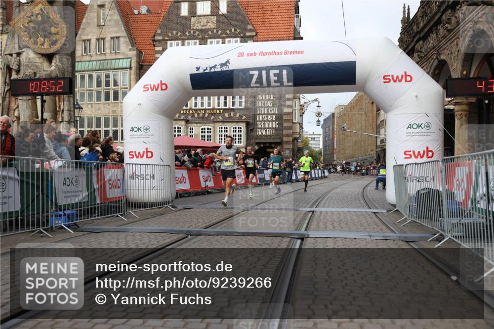 05.10.2025 - 20. swb-Marathon Bremen Yannick Fuchs http://msf.ph/oto/9239266 05.10.2025 10:39:41 Ziel 9289, 9671, 10525, 11418, 11474 meine-sportfotos.de