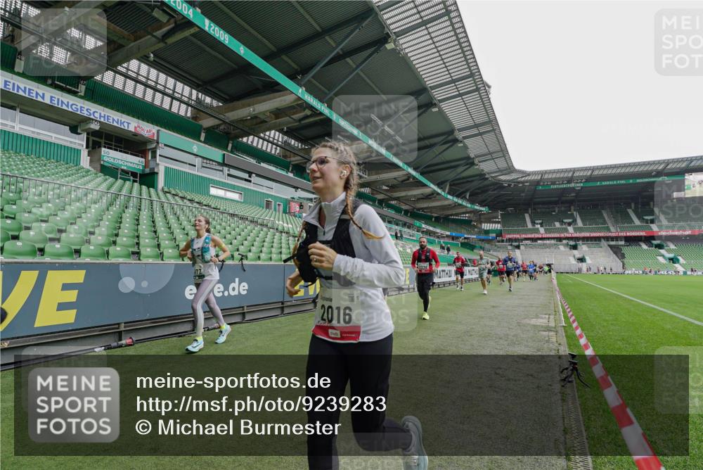 05.10.2025 - 20. swb-Marathon Bremen Michael Burmester http://msf.ph/oto/9239283 05.10.2025 13:03:41 Laufen im Stadion 227, 375, 396, 414, 527, 592, 725, 764, 898, 958, 1019, 1067, 1178, 1275, 1331, 1336, 1425, 1469, 1507, 1514, 1568, 1670, 1695, 1705, 1836, 1975, 2016, 2339, 2375, 2407, 2567, 2597, 2696, 2791, 2960, 2984, 3019, 3037, 3072, 3147, 3313, 3485, 4026, 4053, 4087, 4453, 4462, 4528, 4651, 4767, 4769, 5043, 5137, 5162, 5236, 5410, 5431, 5489, 5523, 5527, 5763, 5867, 5966, 6138, 6145, 6215, 6414, 6417, 6447, 6481, 6529, 6584, 6635, 6666, 7315, 7316, 7540, 7607, 7653, 293, 721, 2393 meine-sportfotos.de