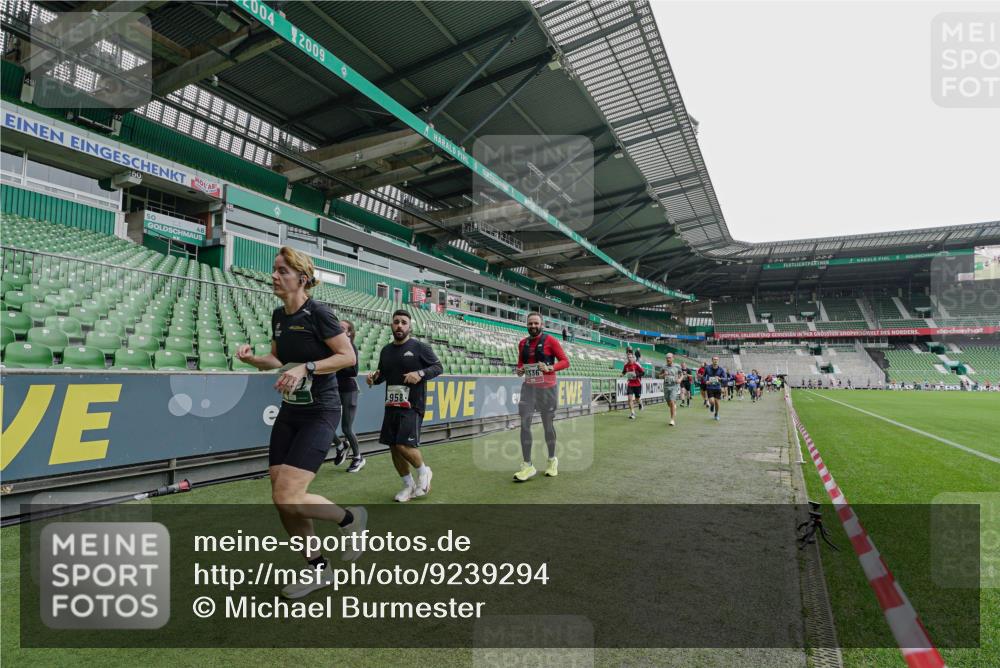 05.10.2025 - 20. swb-Marathon Bremen Michael Burmester http://msf.ph/oto/9239294 05.10.2025 13:03:42 Laufen im Stadion 227, 375, 396, 414, 527, 592, 725, 764, 898, 958, 1019, 1067, 1178, 1275, 1331, 1336, 1425, 1469, 1507, 1514, 1568, 1670, 1695, 1705, 1836, 1975, 2016, 2339, 2375, 2407, 2567, 2597, 2696, 2791, 2960, 2984, 3019, 3037, 3072, 3147, 3313, 3485, 4053, 4087, 4453, 4462, 4528, 4651, 4767, 4769, 4793, 5043, 5137, 5162, 5236, 5410, 5431, 5489, 5523, 5527, 5763, 5867, 5966, 6011, 6138, 6145, 6215, 6414, 6417, 6447, 6481, 6529, 6584, 6635, 7315, 7316, 7540, 7607, 7653, 293, 721 meine-sportfotos.de