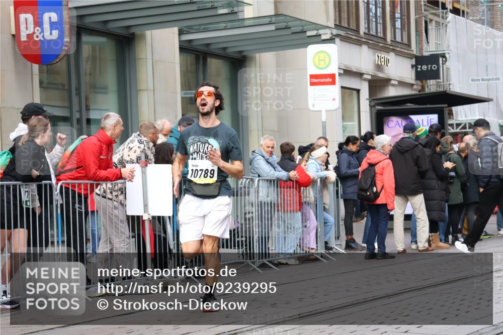 05.10.2025 - 20. swb-Marathon Bremen Strokosch-Dieckow http://msf.ph/oto/9239295 05.10.2025 10:46:45 Ziel 9411, 9413, 9546, 9562, 9711, 10452, 10509, 10661, 10750, 10789, 11189, 9411, 9413, 9546, 9562, 9711, 10452, 10509, 10661, 10750, 10789, 11189 meine-sportfotos.de