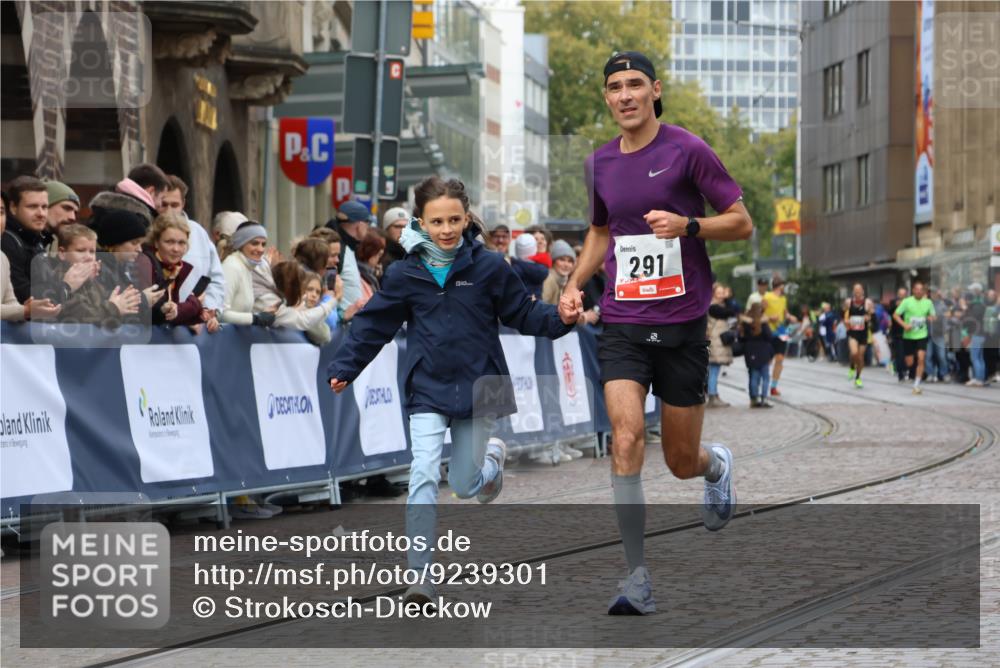 05.10.2025 - 20. swb-Marathon Bremen Strokosch-Dieckow http://msf.ph/oto/9239301 05.10.2025 12:42:02 Ziel 291, 1143, 7751 meine-sportfotos.de