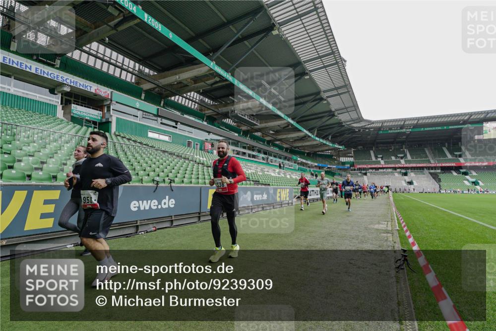 05.10.2025 - 20. swb-Marathon Bremen Michael Burmester http://msf.ph/oto/9239309 05.10.2025 13:03:43 Laufen im Stadion 227, 375, 396, 414, 527, 592, 725, 764, 898, 958, 1019, 1067, 1178, 1275, 1331, 1336, 1413, 1425, 1469, 1507, 1514, 1568, 1670, 1695, 1705, 1836, 1975, 2016, 2339, 2375, 2407, 2567, 2597, 2696, 2791, 2960, 2984, 3019, 3037, 3072, 3147, 3313, 3485, 4053, 4087, 4453, 4462, 4528, 4651, 4767, 4769, 4793, 5043, 5137, 5162, 5236, 5410, 5431, 5489, 5523, 5527, 5763, 5867, 5966, 6011, 6138, 6145, 6215, 6414, 6417, 6447, 6481, 6529, 6584, 6635, 7315, 7316, 7540, 7607, 7653, 293, 721 meine-sportfotos.de