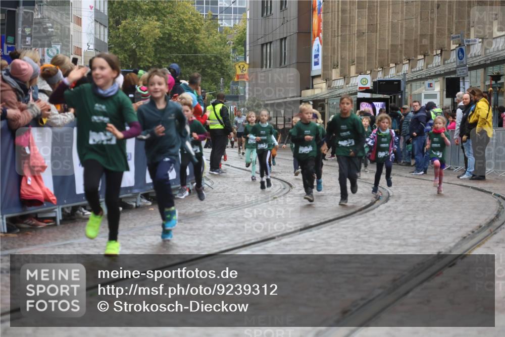 05.10.2025 - 20. swb-Marathon Bremen Strokosch-Dieckow http://msf.ph/oto/9239312 05.10.2025 15:21:33 Ziel  meine-sportfotos.de