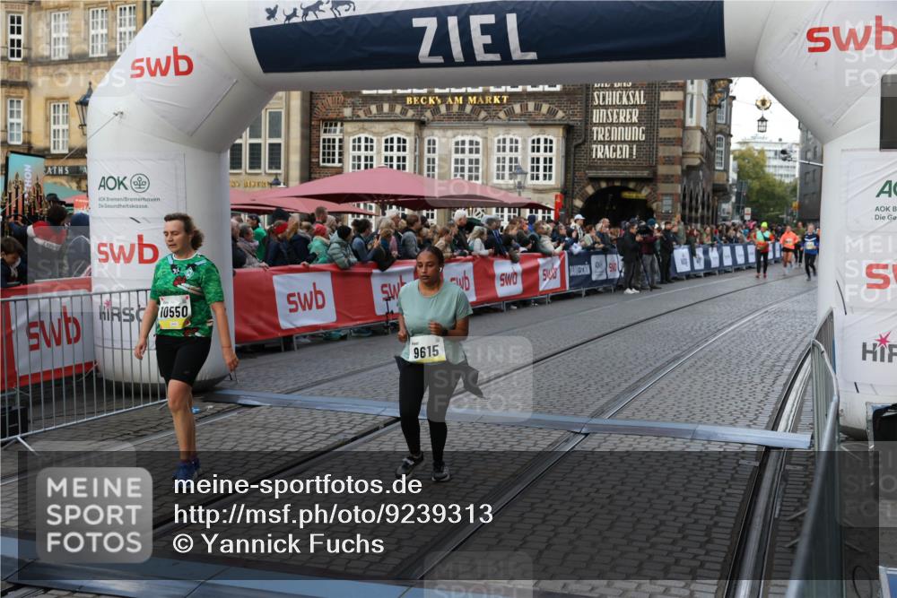 05.10.2025 - 20. swb-Marathon Bremen Yannick Fuchs http://msf.ph/oto/9239313 05.10.2025 11:07:53 Ziel 9615, 10550 meine-sportfotos.de