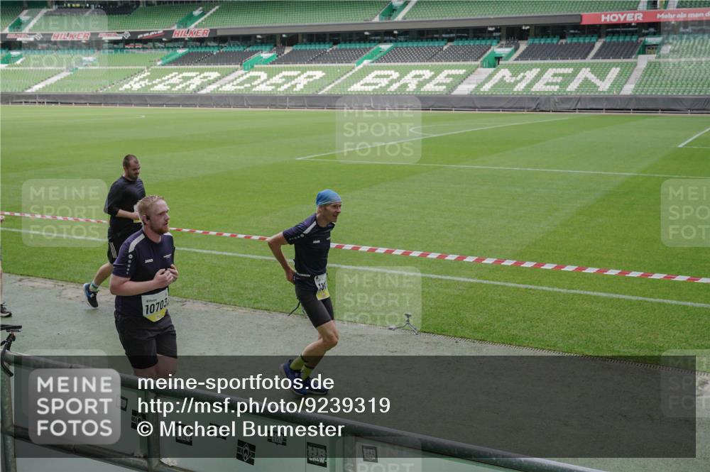 05.10.2025 - 20. swb-Marathon Bremen Michael Burmester http://msf.ph/oto/9239319 05.10.2025 10:34:06 Laufen im Stadion 5172, 7101, 7215, 9000, 9221, 9266, 9282, 9309, 9314, 9372, 9424, 9472, 9489, 9520, 9521, 9529, 9541, 9547, 9560, 9569, 9585, 9591, 9633, 9714, 9717, 9811, 9820, 9855, 9881, 9882, 9902, 9935, 9943, 9947, 10003, 10005, 10009, 10015, 10024, 10028, 10032, 10069, 10107, 10116, 10178, 10180, 10191, 10195, 10196, 10231, 10261, 10285, 10287, 10302, 10307, 10398, 10408, 10424, 10466, 10546, 10590, 10591, 10641, 10755, 10758, 10794, 10992, 7077, 9258, 9260, 10233 meine-sportfotos.de