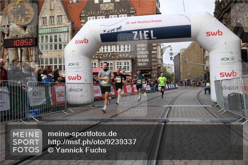 05.10.2025 - 20. swb-Marathon Bremen Yannick Fuchs http://msf.ph/oto/9239337 05.10.2025 10:39:42 Ziel 9289, 9671, 10525, 11418, 11474 meine-sportfotos.de