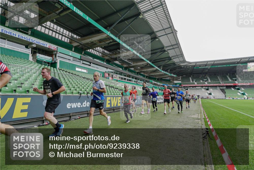 05.10.2025 - 20. swb-Marathon Bremen Michael Burmester http://msf.ph/oto/9239338 05.10.2025 13:03:49 Laufen im Stadion 227, 360, 375, 396, 414, 527, 592, 725, 898, 958, 1019, 1067, 1084, 1178, 1275, 1331, 1336, 1413, 1425, 1468, 1469, 1507, 1514, 1695, 1705, 1975, 2016, 2339, 2375, 2407, 2567, 2597, 2696, 2791, 2960, 3037, 3072, 3313, 3485, 4005, 4053, 4087, 4335, 4453, 4462, 4524, 4528, 4637, 4638, 4651, 4767, 4769, 4793, 5043, 5137, 5162, 5212, 5236, 5343, 5410, 5431, 5489, 5523, 5527, 5763, 5867, 5966, 6011, 6138, 6145, 6287, 6414, 6417, 6447, 6529, 6584, 6635, 7315, 7316, 7540, 7607, 7653 meine-sportfotos.de