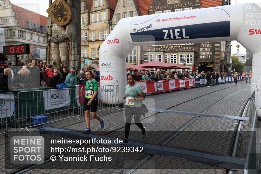 05.10.2025 - 20. swb-Marathon Bremen Yannick Fuchs http://msf.ph/oto/9239342 05.10.2025 11:07:54 Ziel 9615, 10550 meine-sportfotos.de