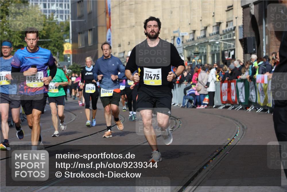 05.10.2025 - 20. swb-Marathon Bremen Strokosch-Dieckow http://msf.ph/oto/9239344 05.10.2025 10:56:38 Ziel 8118, 9266, 9547, 9886, 10008, 10042, 10059, 10644, 10683, 10971, 11260, 11475, 11691 meine-sportfotos.de