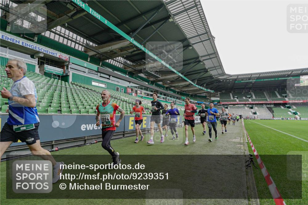 05.10.2025 - 20. swb-Marathon Bremen Michael Burmester http://msf.ph/oto/9239351 05.10.2025 13:03:50 Laufen im Stadion 227, 360, 375, 396, 414, 527, 592, 725, 898, 958, 1019, 1067, 1084, 1178, 1275, 1331, 1336, 1413, 1425, 1468, 1469, 1507, 1514, 1695, 1705, 1975, 2016, 2339, 2375, 2407, 2567, 2597, 2696, 2791, 2960, 3037, 3072, 3313, 3485, 4005, 4053, 4087, 4335, 4453, 4462, 4524, 4528, 4637, 4638, 4651, 4767, 4769, 4793, 5043, 5137, 5162, 5212, 5236, 5343, 5410, 5431, 5489, 5523, 5527, 5763, 5867, 5966, 6011, 6138, 6145, 6287, 6414, 6417, 6447, 6529, 6584, 6635, 7315, 7316, 7540, 7607, 7653 meine-sportfotos.de