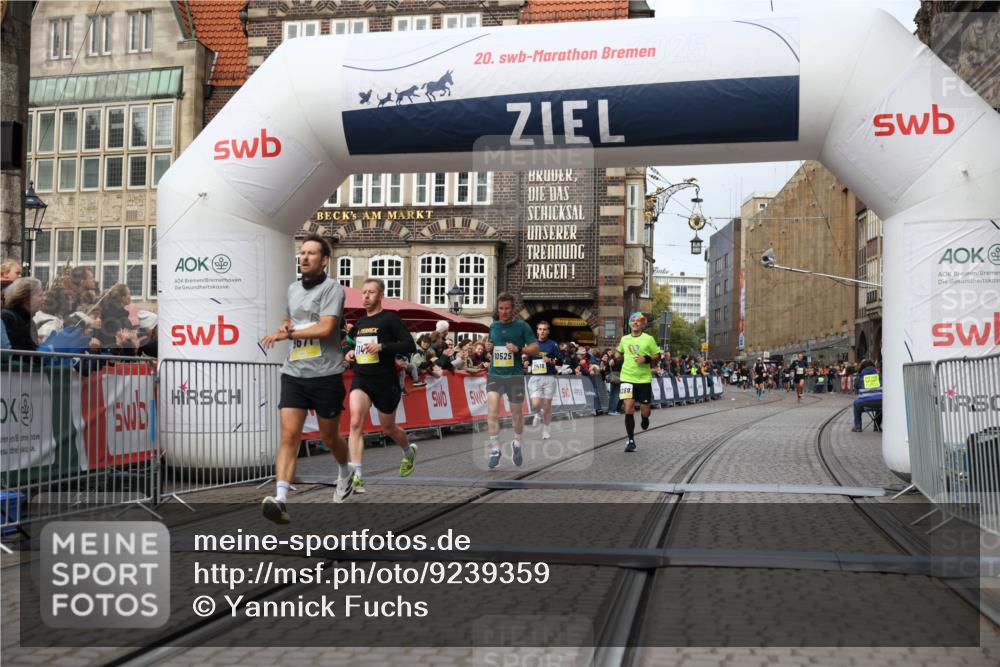 05.10.2025 - 20. swb-Marathon Bremen Yannick Fuchs http://msf.ph/oto/9239359 05.10.2025 10:39:42 Ziel 9289, 9671, 10525, 11418, 11474 meine-sportfotos.de