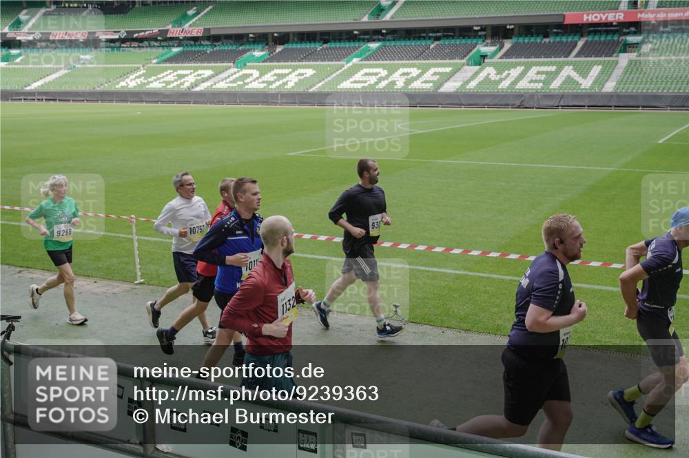 05.10.2025 - 20. swb-Marathon Bremen Michael Burmester http://msf.ph/oto/9239363 05.10.2025 10:34:07 Laufen im Stadion 5172, 7101, 7215, 9000, 9221, 9266, 9282, 9309, 9314, 9372, 9424, 9472, 9489, 9520, 9521, 9529, 9541, 9547, 9560, 9569, 9585, 9591, 9633, 9714, 9811, 9820, 9855, 9872, 9881, 9882, 9902, 9935, 9943, 9947, 10003, 10005, 10009, 10015, 10024, 10028, 10032, 10069, 10107, 10116, 10178, 10180, 10191, 10195, 10196, 10231, 10261, 10285, 10287, 10302, 10307, 10398, 10408, 10424, 10466, 10546, 10590, 10591, 10641, 10755, 10758, 10794, 10992, 7077, 9258, 9260, 10233 meine-sportfotos.de