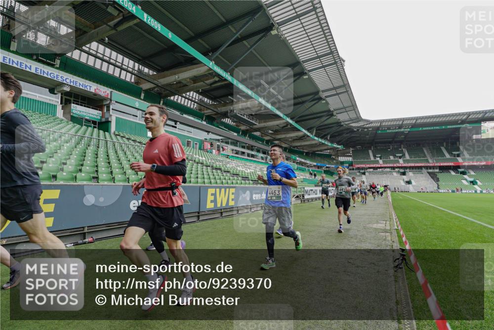 05.10.2025 - 20. swb-Marathon Bremen Michael Burmester http://msf.ph/oto/9239370 05.10.2025 13:03:51 Laufen im Stadion 227, 360, 375, 396, 414, 527, 592, 725, 898, 958, 1019, 1067, 1084, 1178, 1275, 1331, 1336, 1413, 1425, 1468, 1469, 1507, 1514, 1695, 1705, 1975, 2016, 2339, 2375, 2407, 2567, 2597, 2696, 2791, 2960, 3037, 3072, 3313, 3485, 4005, 4053, 4087, 4335, 4453, 4462, 4524, 4528, 4637, 4638, 4651, 4767, 4769, 4793, 5043, 5137, 5162, 5212, 5236, 5343, 5410, 5431, 5489, 5523, 5527, 5763, 5867, 5966, 5969, 6011, 6138, 6145, 6287, 6414, 6447, 6529, 6584, 6635, 7315, 7316, 7540, 7607, 7653 meine-sportfotos.de