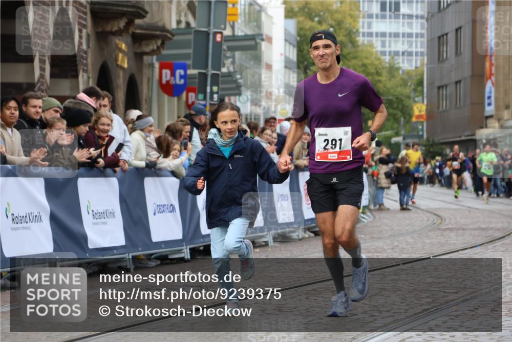 05.10.2025 - 20. swb-Marathon Bremen Strokosch-Dieckow http://msf.ph/oto/9239375 05.10.2025 12:42:02 Ziel 291, 1143, 7751 meine-sportfotos.de
