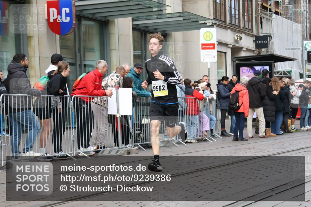 05.10.2025 - 20. swb-Marathon Bremen Strokosch-Dieckow http://msf.ph/oto/9239386 05.10.2025 10:46:52 Ziel 9411, 9428, 9546, 9562, 9670, 9711, 10637, 10789, 11705, 9411, 9428, 9546, 9562, 9670, 9711, 10637, 10789, 11705 meine-sportfotos.de
