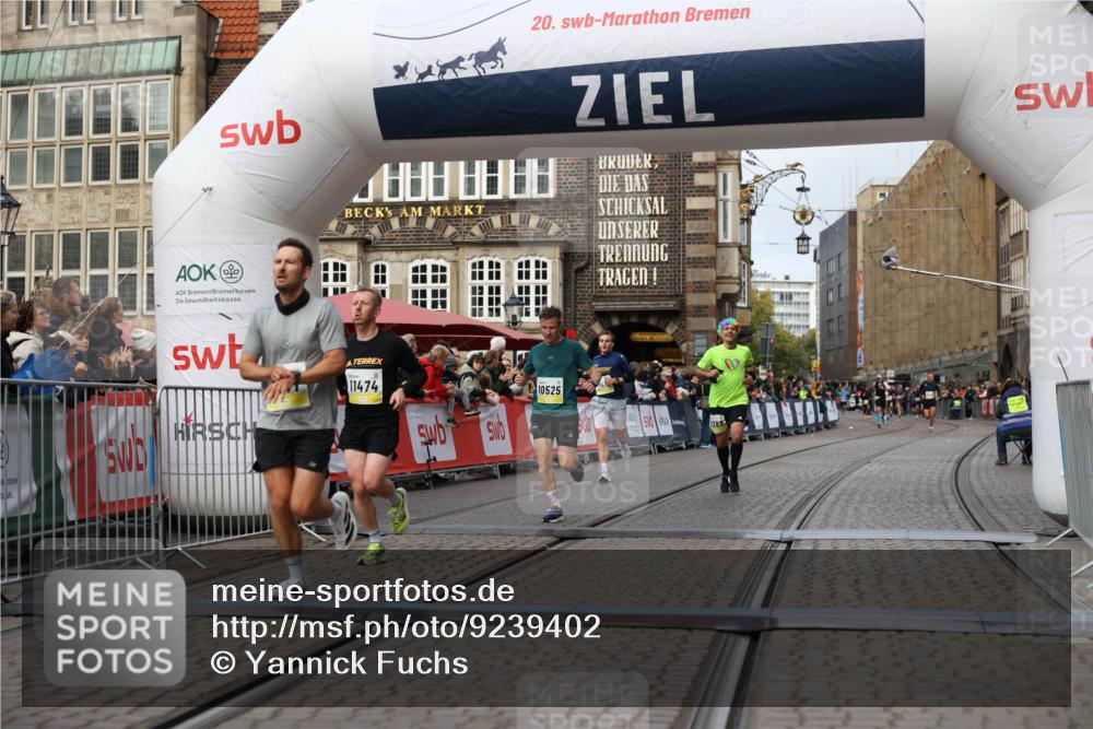 05.10.2025 - 20. swb-Marathon Bremen Yannick Fuchs http://msf.ph/oto/9239402 05.10.2025 10:39:42 Ziel 9289, 9671, 10525, 11418, 11474 meine-sportfotos.de