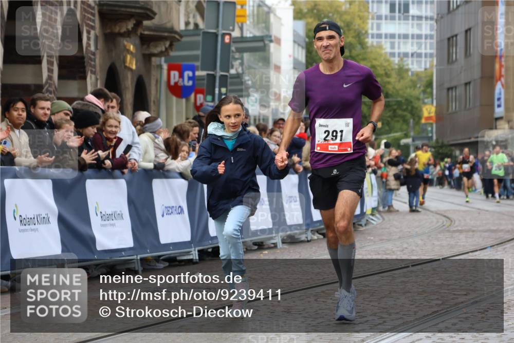 05.10.2025 - 20. swb-Marathon Bremen Strokosch-Dieckow http://msf.ph/oto/9239411 05.10.2025 12:42:02 Ziel 291, 1143, 7751 meine-sportfotos.de