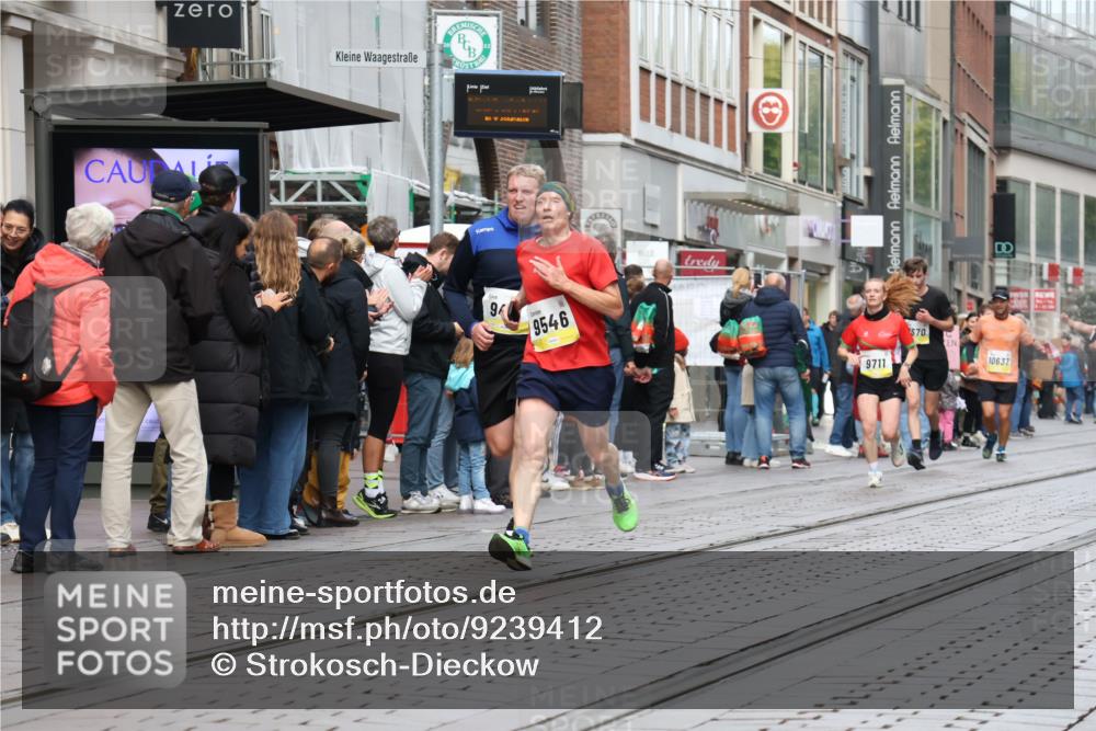 05.10.2025 - 20. swb-Marathon Bremen Strokosch-Dieckow http://msf.ph/oto/9239412 05.10.2025 10:46:53 Ziel 9411, 9428, 9546, 9562, 9670, 9711, 10637, 10667, 11498, 11705, 9411, 9428, 9546, 9562, 9670, 9711, 10637, 10667, 11498, 11705 meine-sportfotos.de