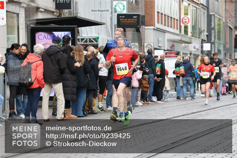 05.10.2025 - 20. swb-Marathon Bremen Strokosch-Dieckow http://msf.ph/oto/9239425 05.10.2025 10:46:54 Ziel 9411, 9428, 9546, 9562, 9670, 9711, 10637, 10667, 11498, 11705, 11742, 9411, 9428, 9546, 9562, 9670, 9711, 10637, 10667, 11498, 11705, 11742 meine-sportfotos.de
