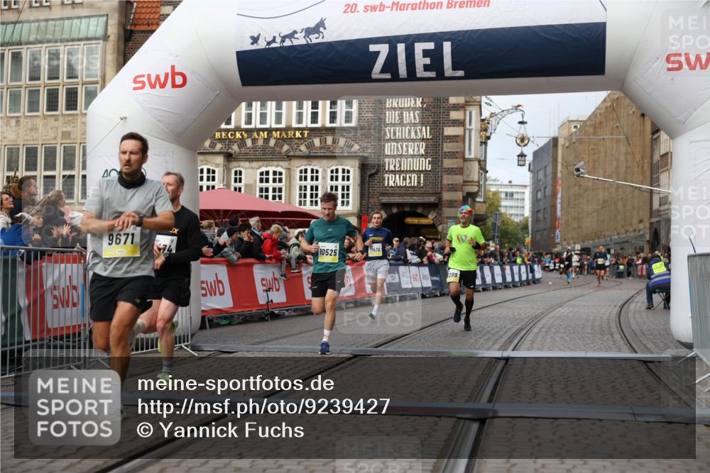 05.10.2025 - 20. swb-Marathon Bremen Yannick Fuchs http://msf.ph/oto/9239427 05.10.2025 10:39:43 Ziel 9289, 9671, 10525, 11418, 11474 meine-sportfotos.de