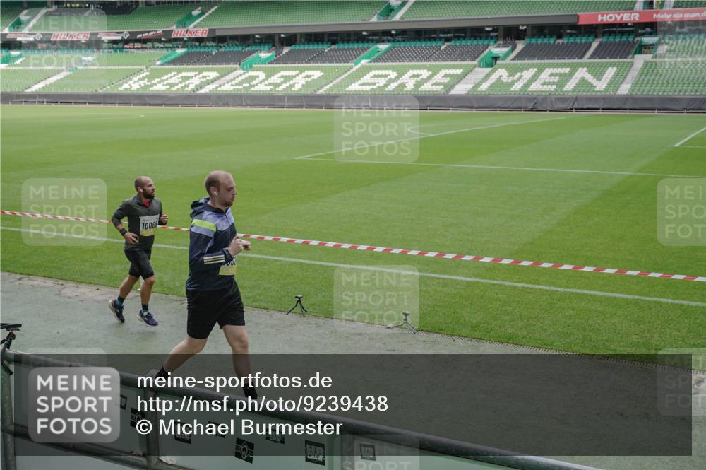 05.10.2025 - 20. swb-Marathon Bremen Michael Burmester http://msf.ph/oto/9239438 05.10.2025 10:34:10 Laufen im Stadion 5172, 7101, 7215, 9000, 9221, 9266, 9282, 9309, 9314, 9372, 9424, 9472, 9489, 9520, 9521, 9529, 9547, 9560, 9569, 9585, 9591, 9633, 9714, 9783, 9811, 9820, 9855, 9872, 9881, 9882, 9902, 9932, 9943, 9947, 10003, 10005, 10009, 10015, 10024, 10028, 10069, 10107, 10111, 10116, 10178, 10180, 10191, 10195, 10196, 10231, 10261, 10285, 10287, 10302, 10307, 10398, 10408, 10424, 10466, 10546, 10590, 10591, 10641, 10648, 10755, 10758, 10794, 7077, 9258, 10233 meine-sportfotos.de
