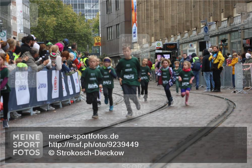 05.10.2025 - 20. swb-Marathon Bremen Strokosch-Dieckow http://msf.ph/oto/9239449 05.10.2025 15:21:35 Ziel  meine-sportfotos.de