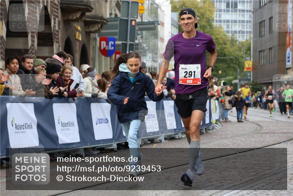 05.10.2025 - 20. swb-Marathon Bremen Strokosch-Dieckow http://msf.ph/oto/9239453 05.10.2025 12:42:02 Ziel 291, 1143, 7751 meine-sportfotos.de