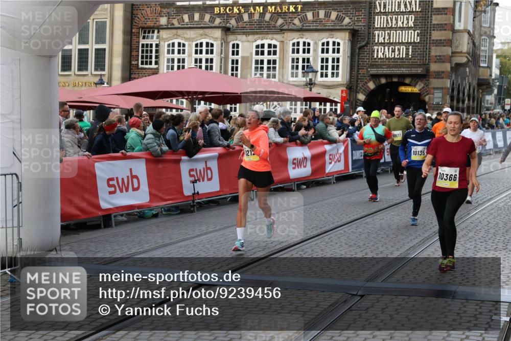 05.10.2025 - 20. swb-Marathon Bremen Yannick Fuchs http://msf.ph/oto/9239456 05.10.2025 11:08:02 Ziel 9212, 10135, 10366, 10706, 10782, 10783 meine-sportfotos.de