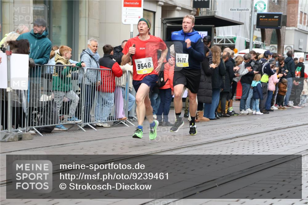 05.10.2025 - 20. swb-Marathon Bremen Strokosch-Dieckow http://msf.ph/oto/9239461 05.10.2025 10:46:55 Ziel 9244, 9411, 9428, 9546, 9562, 9670, 9711, 10637, 10667, 10951, 11498, 11705, 11742, 9244, 9411, 9428, 9546, 9562, 9670, 9711, 10637, 10667, 10951, 11498, 11705, 11742 meine-sportfotos.de
