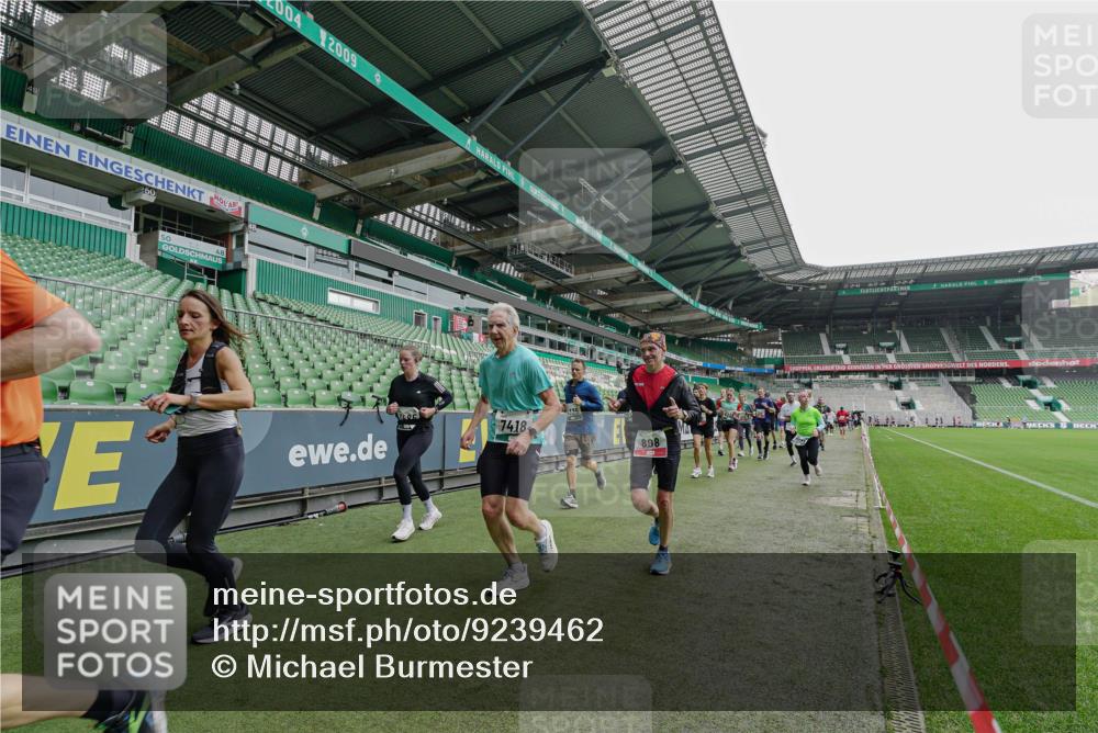 05.10.2025 - 20. swb-Marathon Bremen Michael Burmester http://msf.ph/oto/9239462 05.10.2025 13:04:00 Laufen im Stadion 360, 396, 414, 470, 527, 592, 725, 898, 958, 1019, 1067, 1080, 1084, 1178, 1275, 1331, 1336, 1413, 1425, 1468, 1469, 1507, 1514, 1695, 1852, 1914, 1975, 1997, 2016, 2333, 2339, 2375, 2567, 2617, 2696, 2791, 3037, 3072, 3313, 3485, 4005, 4053, 4087, 4335, 4453, 4462, 4524, 4528, 4637, 4638, 4651, 4767, 4793, 4840, 4928, 5043, 5137, 5162, 5212, 5236, 5343, 5410, 5489, 5523, 5832, 5966, 5969, 6011, 6138, 6145, 6287, 6414, 6447, 6529, 6584, 6635, 7607, 227, 375, 2597 meine-sportfotos.de
