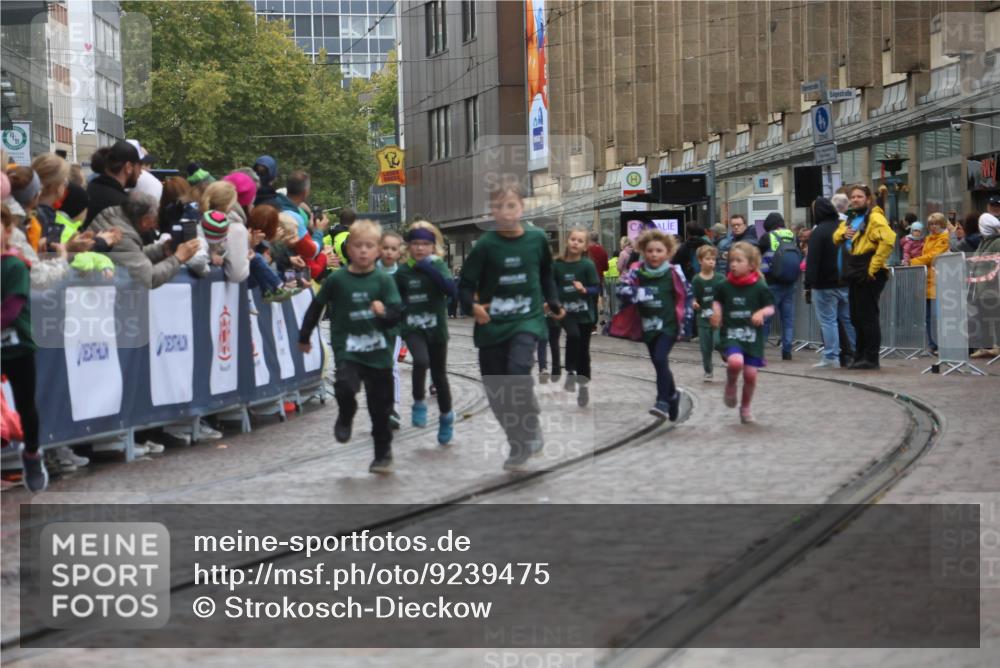 05.10.2025 - 20. swb-Marathon Bremen Strokosch-Dieckow http://msf.ph/oto/9239475 05.10.2025 15:21:36 Ziel  meine-sportfotos.de