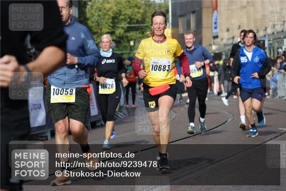 05.10.2025 - 20. swb-Marathon Bremen Strokosch-Dieckow http://msf.ph/oto/9239478 05.10.2025 10:56:41 Ziel 8118, 9188, 9266, 10059, 10644, 10683, 10845, 11426, 11475, 11675, 11734 meine-sportfotos.de