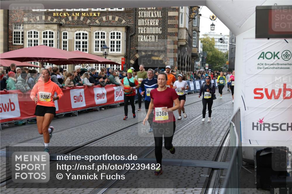 05.10.2025 - 20. swb-Marathon Bremen Yannick Fuchs http://msf.ph/oto/9239482 05.10.2025 11:08:02 Ziel 9212, 10135, 10366, 10706, 10782, 10783 meine-sportfotos.de