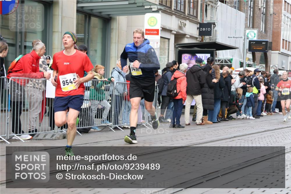 05.10.2025 - 20. swb-Marathon Bremen Strokosch-Dieckow http://msf.ph/oto/9239489 05.10.2025 10:46:56 Ziel 9244, 9411, 9428, 9546, 9562, 9670, 9711, 10319, 10637, 10667, 10951, 11498, 11705, 11742, 9244, 9411, 9428, 9546, 9562, 9670, 9711, 10319, 10637, 10667, 10951, 11498, 11705, 11742 meine-sportfotos.de