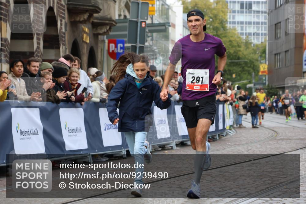 05.10.2025 - 20. swb-Marathon Bremen Strokosch-Dieckow http://msf.ph/oto/9239490 05.10.2025 12:42:02 Ziel 291, 1143, 7751 meine-sportfotos.de