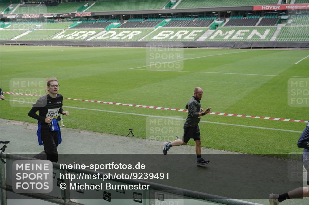 05.10.2025 - 20. swb-Marathon Bremen Michael Burmester http://msf.ph/oto/9239491 05.10.2025 10:34:11 Laufen im Stadion 5172, 7101, 7215, 9000, 9221, 9266, 9282, 9309, 9314, 9372, 9472, 9489, 9520, 9521, 9529, 9547, 9560, 9569, 9585, 9591, 9633, 9714, 9783, 9811, 9820, 9855, 9872, 9881, 9882, 9902, 9932, 9943, 9947, 10003, 10005, 10009, 10015, 10024, 10028, 10069, 10107, 10111, 10116, 10178, 10180, 10191, 10195, 10196, 10231, 10261, 10285, 10287, 10302, 10307, 10398, 10408, 10424, 10466, 10546, 10590, 10591, 10641, 10648, 10755, 10758, 10794, 7077, 9258, 10233 meine-sportfotos.de
