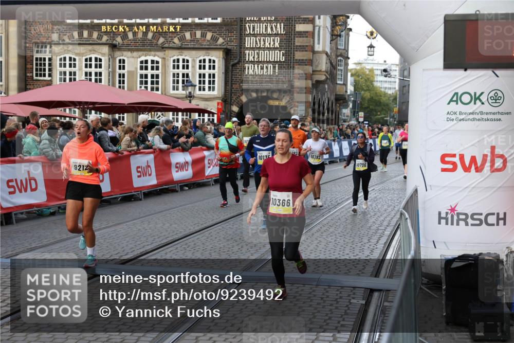 05.10.2025 - 20. swb-Marathon Bremen Yannick Fuchs http://msf.ph/oto/9239492 05.10.2025 11:08:02 Ziel 9212, 10135, 10366, 10706, 10782, 10783 meine-sportfotos.de