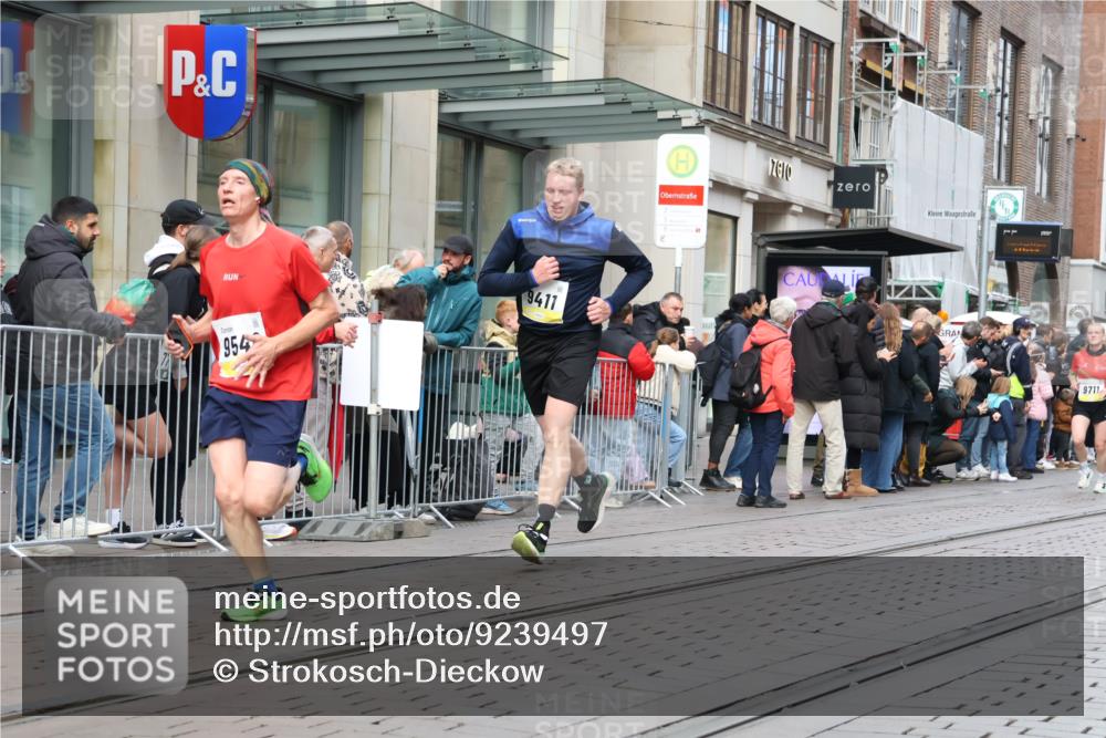 05.10.2025 - 20. swb-Marathon Bremen Strokosch-Dieckow http://msf.ph/oto/9239497 05.10.2025 10:46:56 Ziel 9244, 9411, 9428, 9546, 9562, 9670, 9711, 10319, 10637, 10667, 10951, 11498, 11705, 11742, 9244, 9411, 9428, 9546, 9562, 9670, 9711, 10319, 10637, 10667, 10951, 11498, 11705, 11742 meine-sportfotos.de