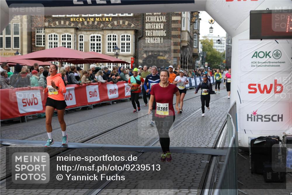 05.10.2025 - 20. swb-Marathon Bremen Yannick Fuchs http://msf.ph/oto/9239513 05.10.2025 11:08:02 Ziel 9212, 10135, 10366, 10706, 10782, 10783 meine-sportfotos.de
