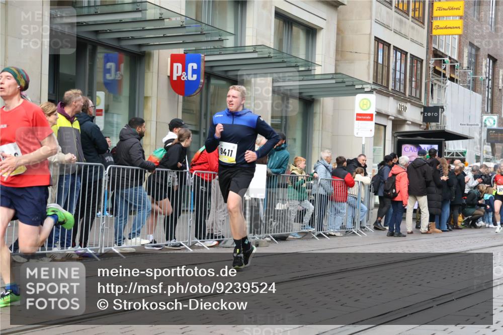 05.10.2025 - 20. swb-Marathon Bremen Strokosch-Dieckow http://msf.ph/oto/9239524 05.10.2025 10:46:57 Ziel 9244, 9411, 9428, 9546, 9562, 9670, 9711, 10319, 10637, 10667, 10951, 11498, 11705, 11742, 9244, 9411, 9428, 9546, 9562, 9670, 9711, 10319, 10637, 10667, 10951, 11498, 11705, 11742 meine-sportfotos.de
