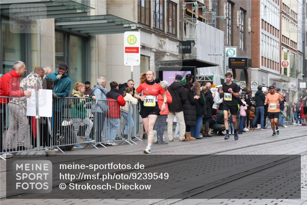 05.10.2025 - 20. swb-Marathon Bremen Strokosch-Dieckow http://msf.ph/oto/9239549 05.10.2025 10:47:00 Ziel 9244, 9411, 9428, 9546, 9670, 9711, 10319, 10637, 10667, 10951, 11498, 11705, 11742, 9244, 9411, 9428, 9546, 9670, 9711, 10319, 10637, 10667, 10951, 11498, 11705, 11742 meine-sportfotos.de