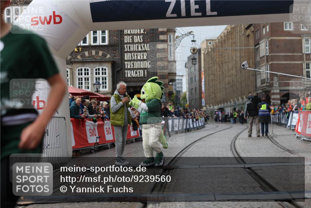 05.10.2025 - 20. swb-Marathon Bremen Yannick Fuchs http://msf.ph/oto/9239560 05.10.2025 15:18:48 Ziel  meine-sportfotos.de